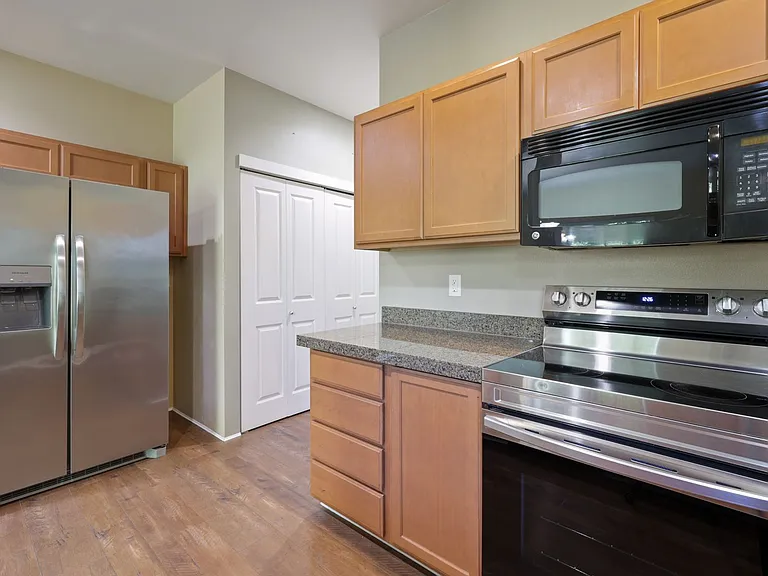 1094 Ebbets Dr SW — Photo 14