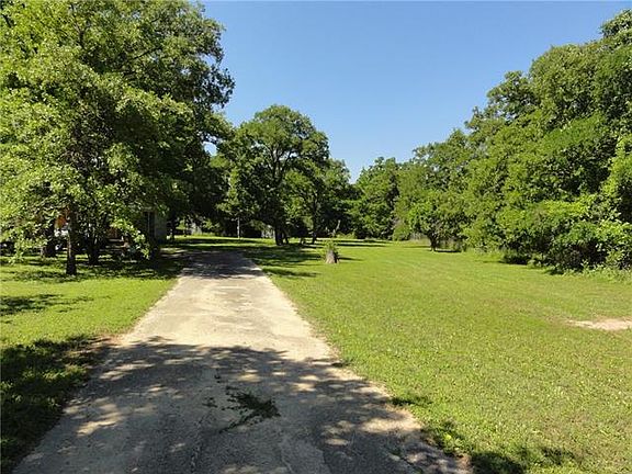 2nd image of 321 Linam Ln