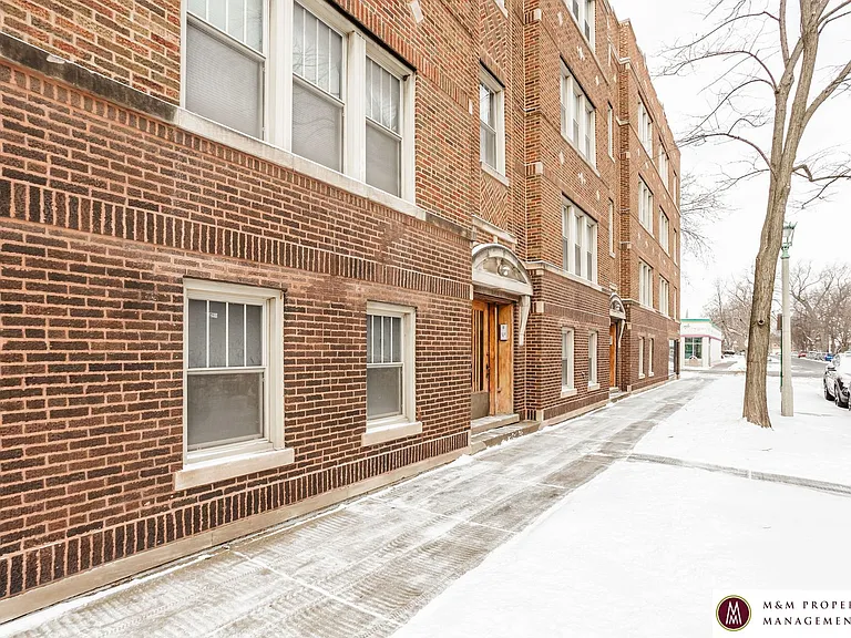 327 Harrison St — Photo 3