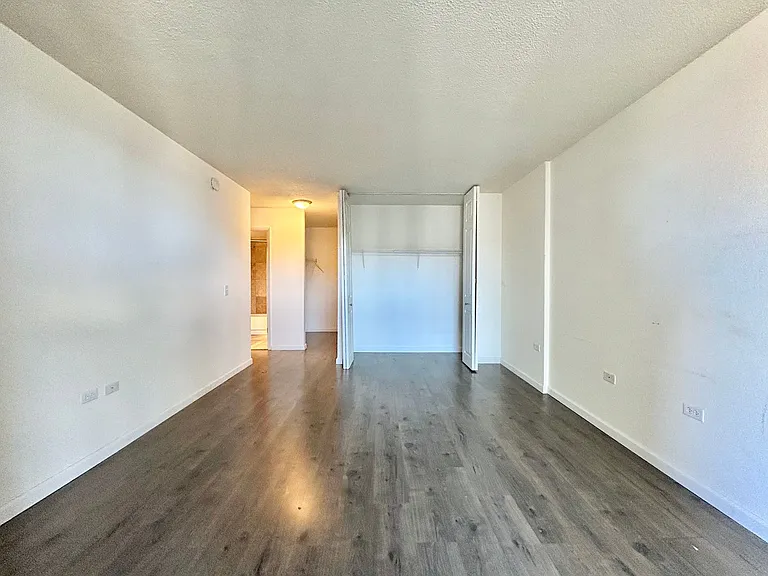 909 Logan St #9ER — Photo 15