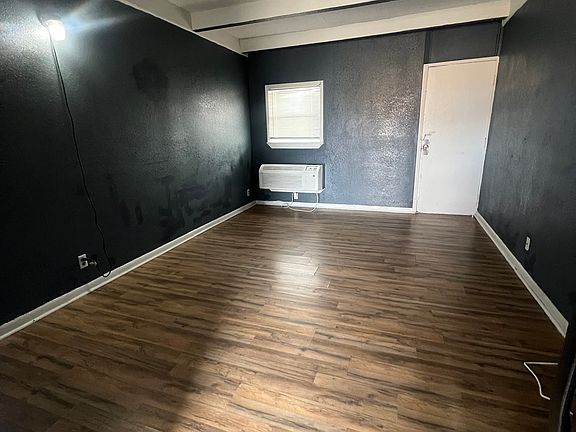 3rd image of 605 N Gray St #220