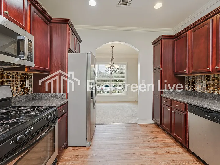 3517 Stoneleigh Walk — Photo 9