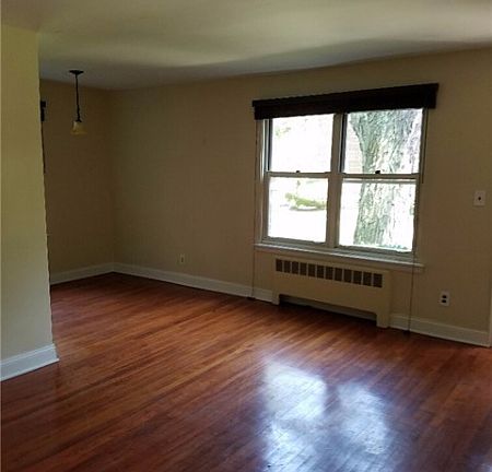 5th image of 70 Edwards St APT 1C