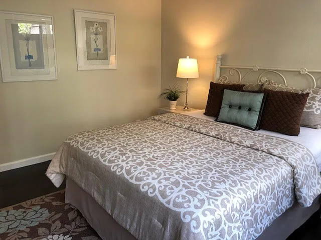 815 Cowper St #815 — Photo 8