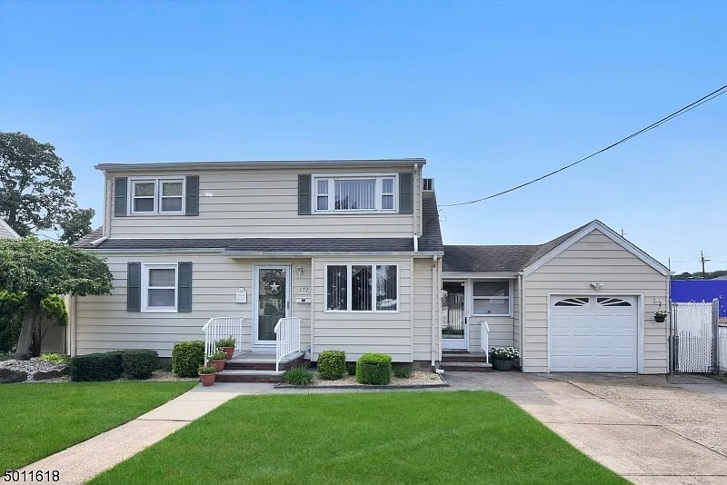 171 Willard Ave photo 1