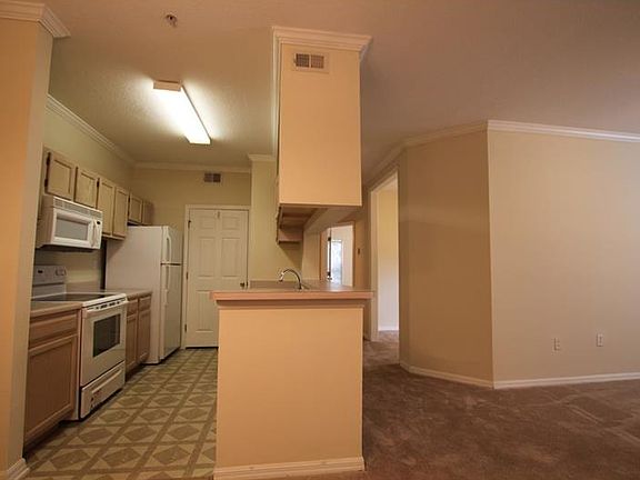 3rd image of 5616 Pinnacle Heights Cir APT 301