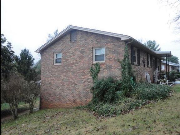 4th image of 311 Holly St