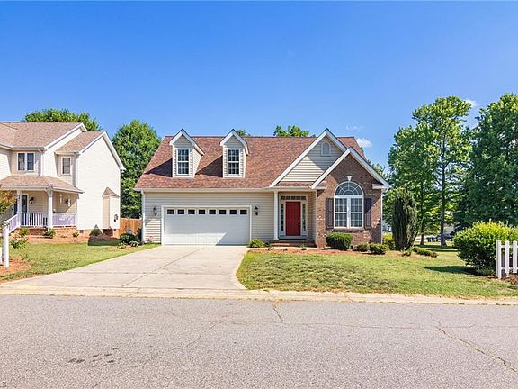 2nd image of 403 Clover Ct