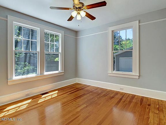 4th image of 1758 Greenwood Ave #1758