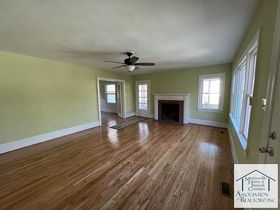 3rd image of 2204 Dogwood Ln