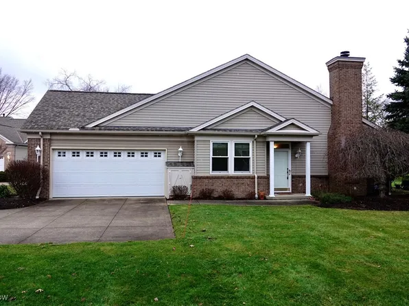 9908 Country Club Cir, Twinsburg, OH 44087