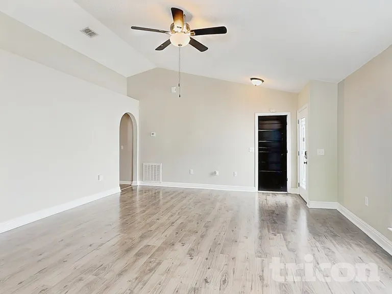 10610 Opus Dr — Photo 3