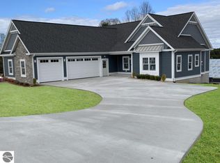 106 Vineyard Ridge Dr, Traverse City, MI 49686