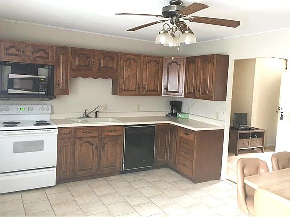 3rd image of 2605 Hillside Ln