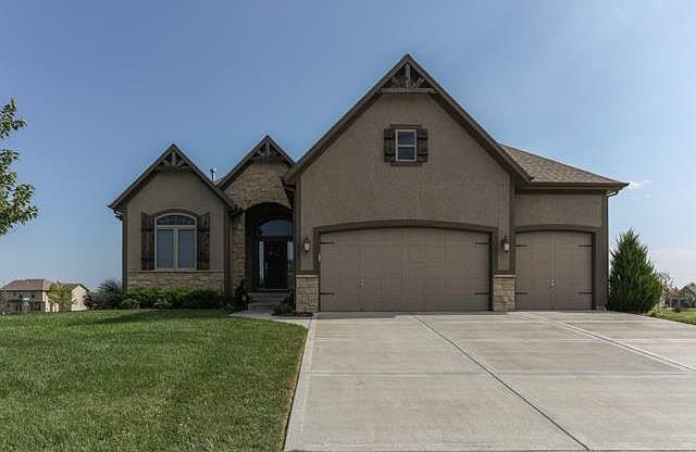 1st image of 1031 SW Fiord Dr