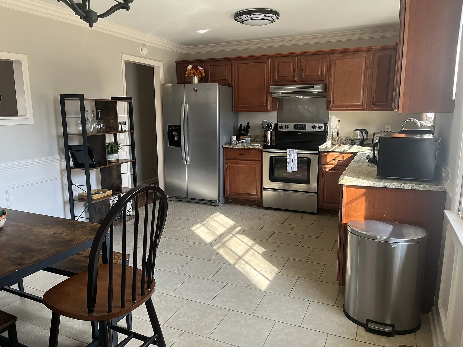 4 bed, 1250 sqft, $3,195 — Photo 3
