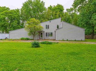1122 E Pine St, Mason City, IL 62664