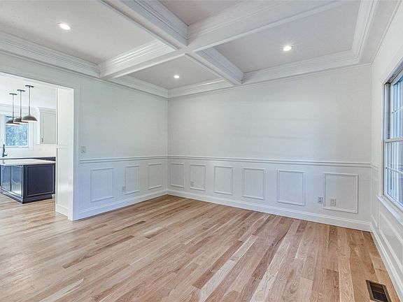 2nd image of 22 Bayview St
