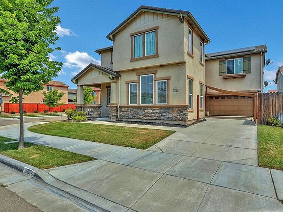 3rd image of 16942 Pecan Hollow Way