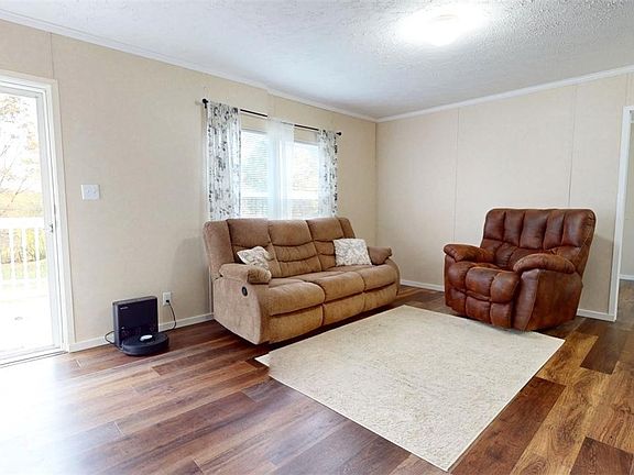 3rd image of 18 Mayfair Dr