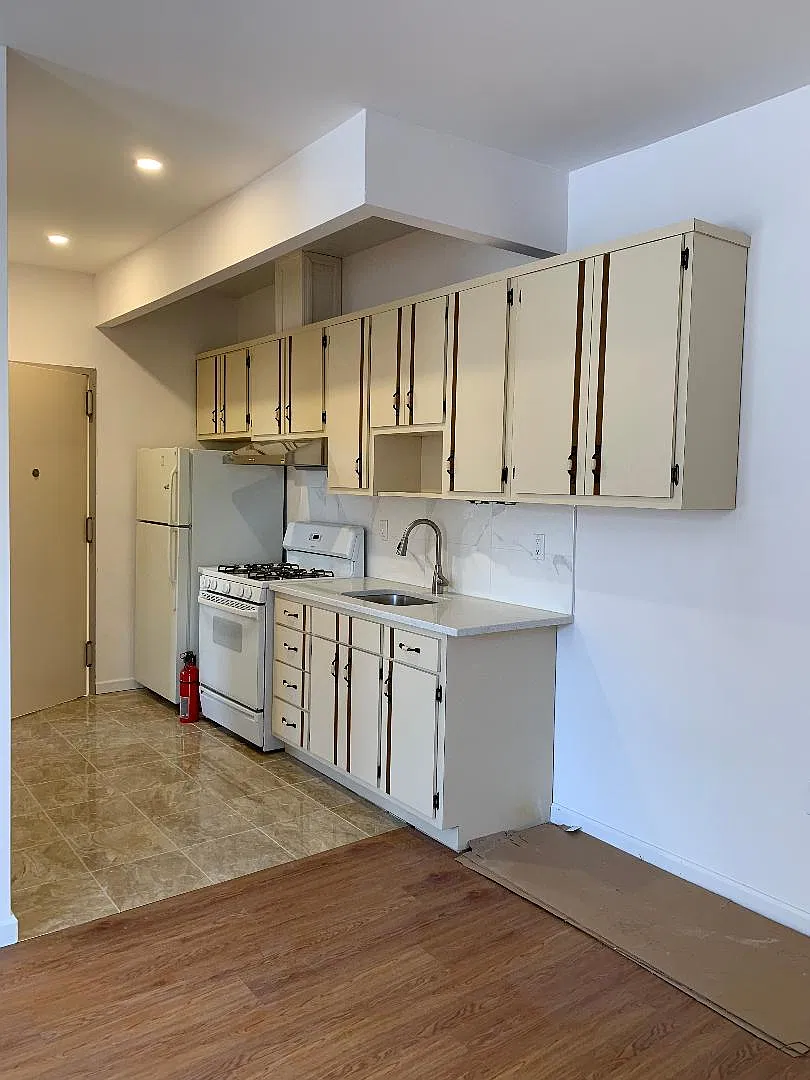 3 bed, $2,700 — Photo 2