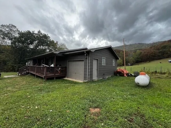 312 Falls View Ln, Hinton, WV 25951