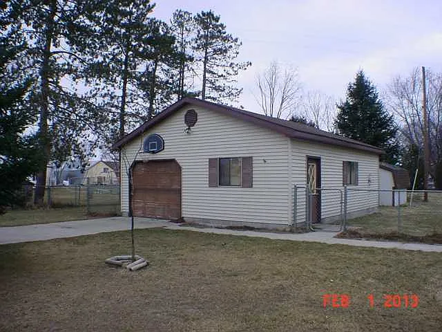 2073 McLane St photo 1