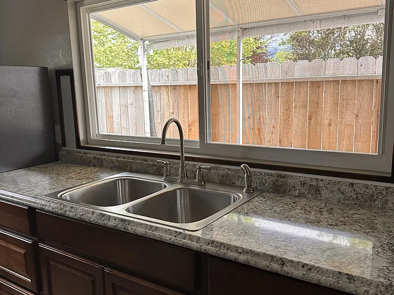 707 NE Wharton Dr — Photo 5