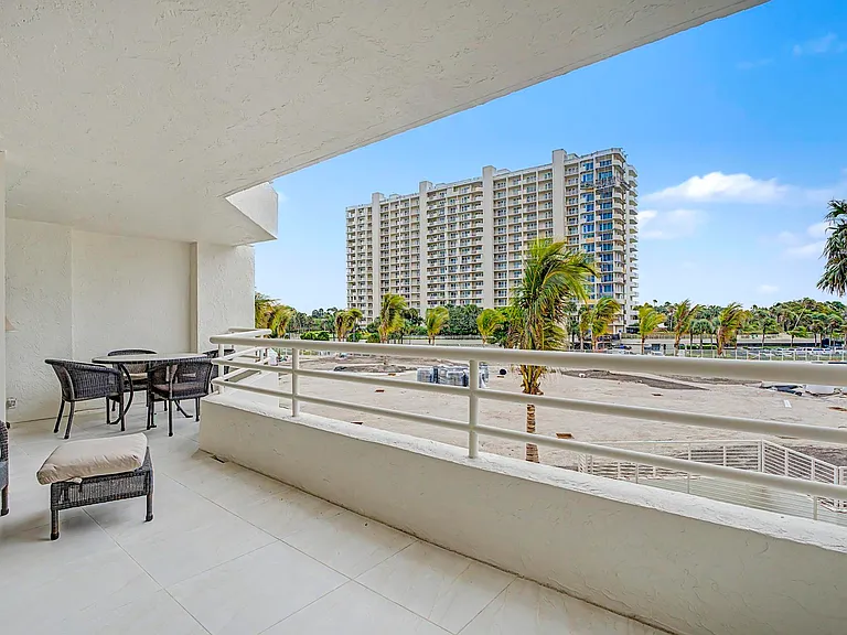 4201 N Ocean Blvd #203 — Photo 19
