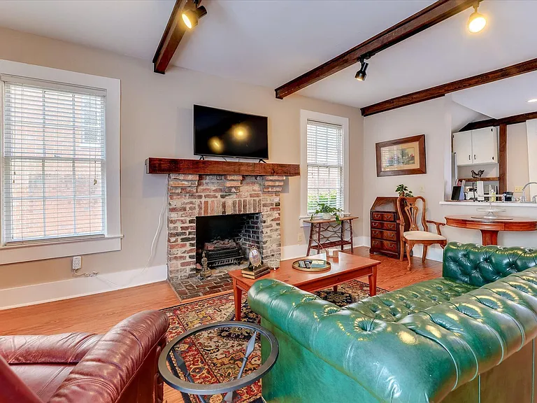241 Laurens St SW #C — Photo 8