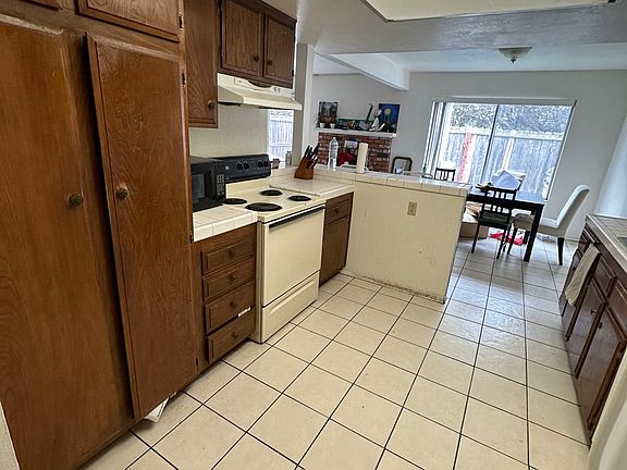 4th image of 9785 Genesee Ave