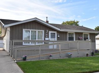 2915 Kenwood Dr, Racine, WI 53403