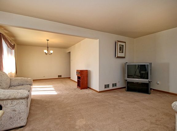 4th image of 8931 Marshfield Ln
