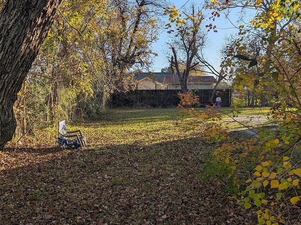 2nd image of 3104 Roland St