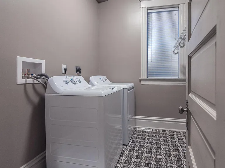 3615 Humphrey St — Photo 4