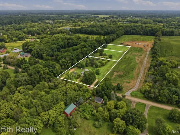 5822 Mack Rd, Howell, MI 48855