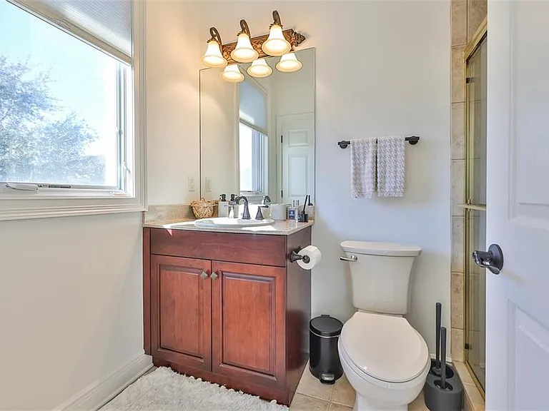 602 Saxony Blvd — Photo 36