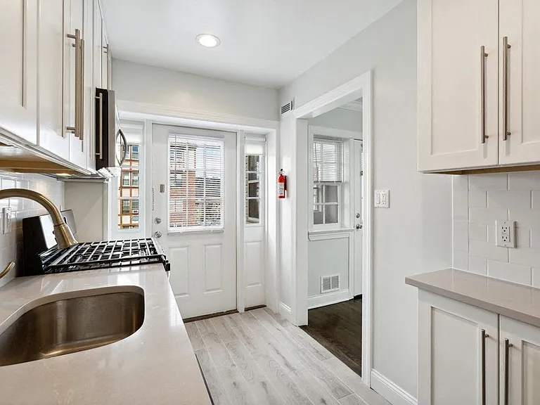 Scotland Park Townhomes — Photo 5