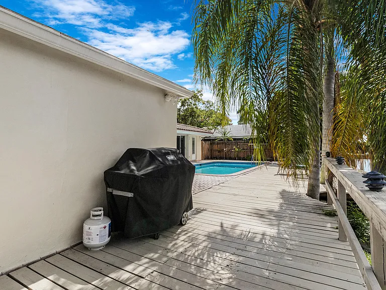 1418 NE 57th Pl — Photo 34