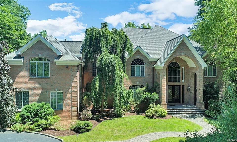 1st image of 10 Carey Dr