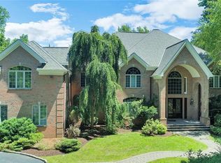 10 Carey Dr, Bedford, NY 10506