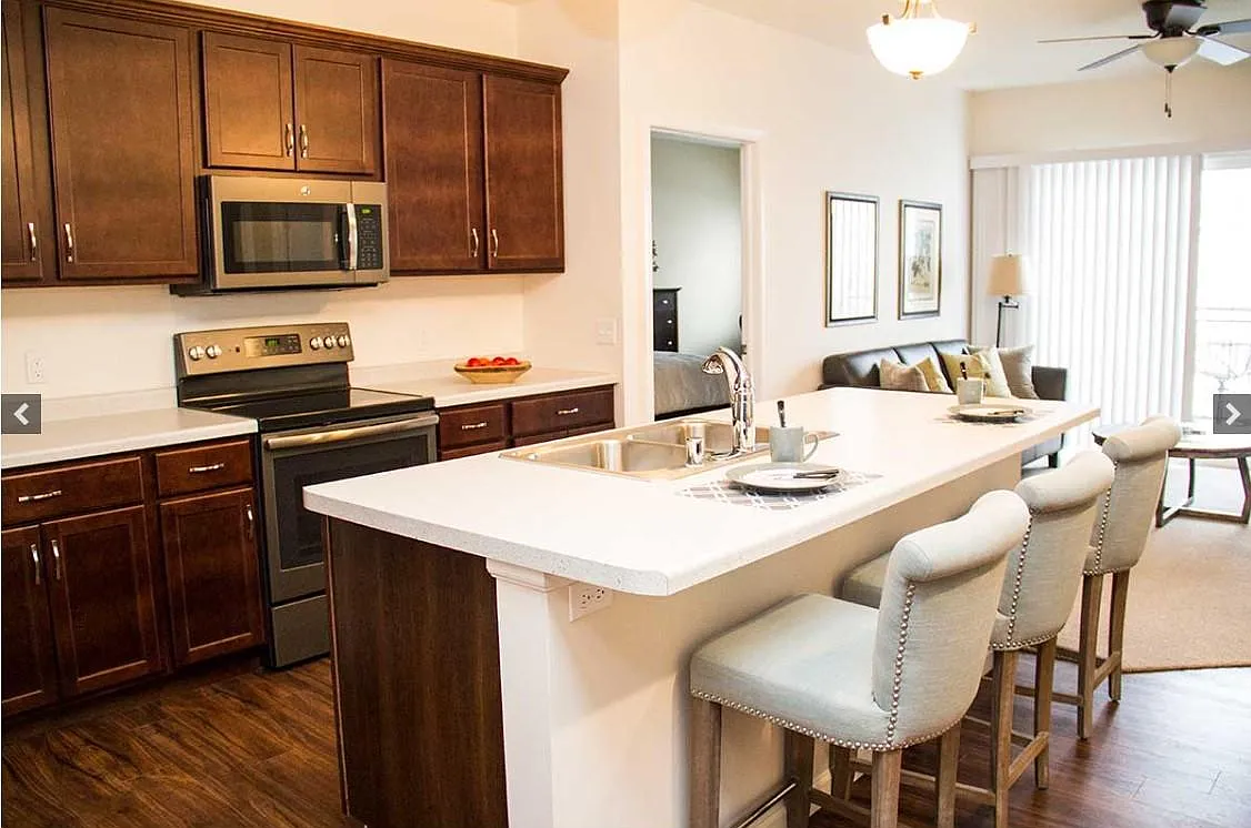 2 bed, 1072 sqft, $2,175 — Photo 2