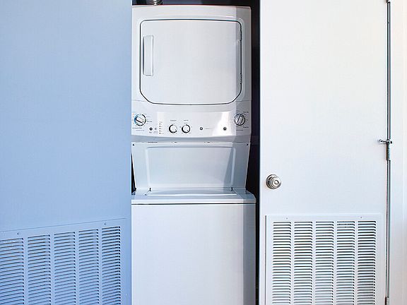 5th image of 1219 W Gunnison St #1R