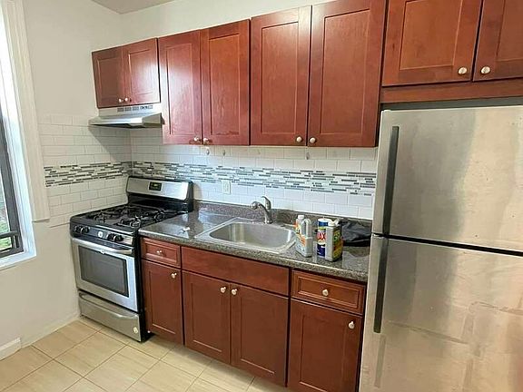 2nd image of 1953 E 17th St APT 1R