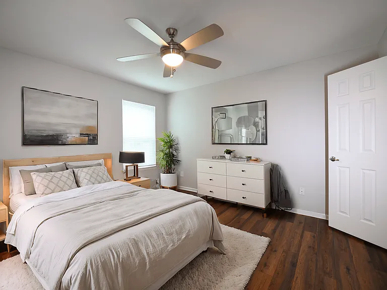 Emerald Place Apartments — Photo 11