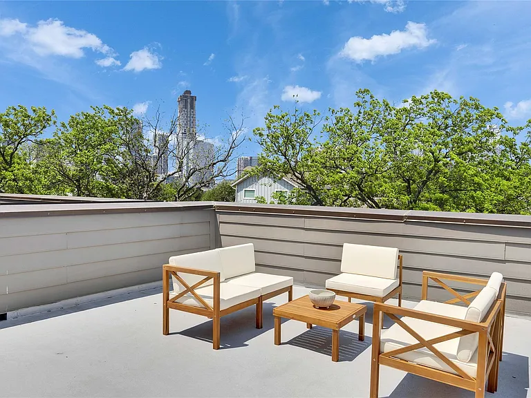 808 E Lydia St — Photo 25
