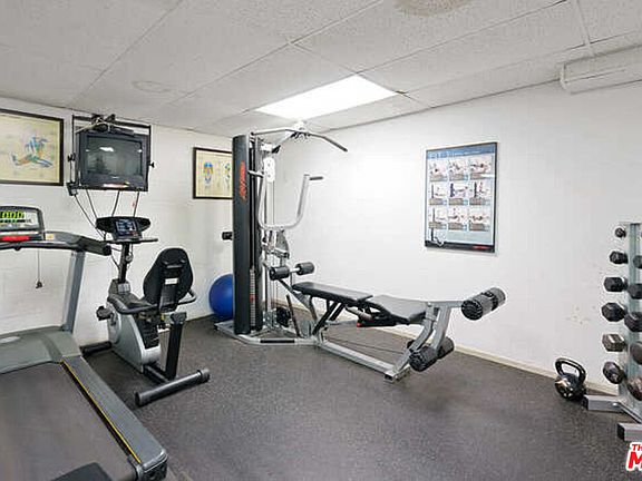 5th image of 906 N Doheny Dr APT 404