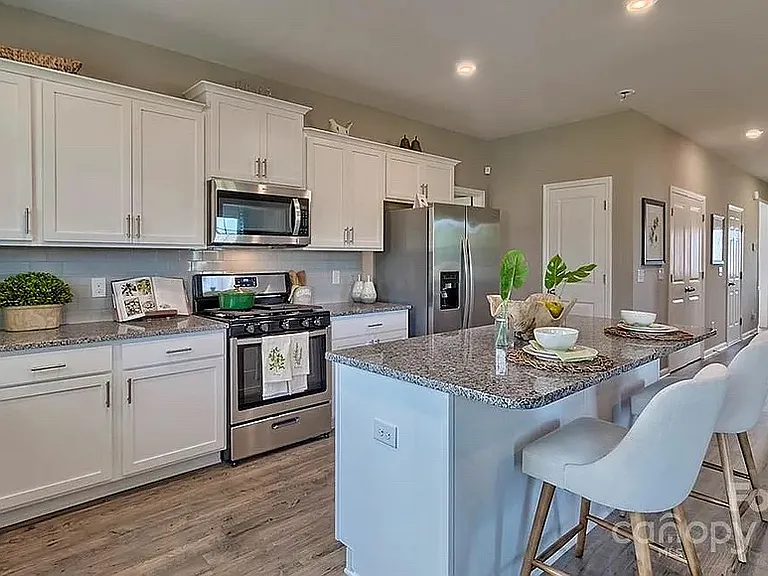 92 Ashelyn Park Dr — Photo 7