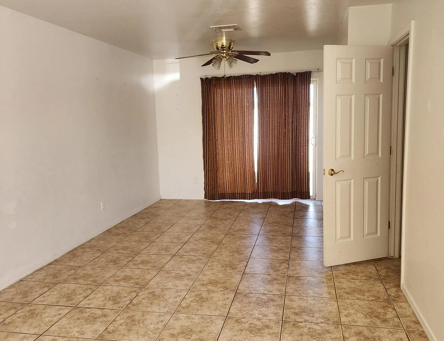 4 bed, 2.5 bath, 1452 sqft, $1,250 — Photo 2
