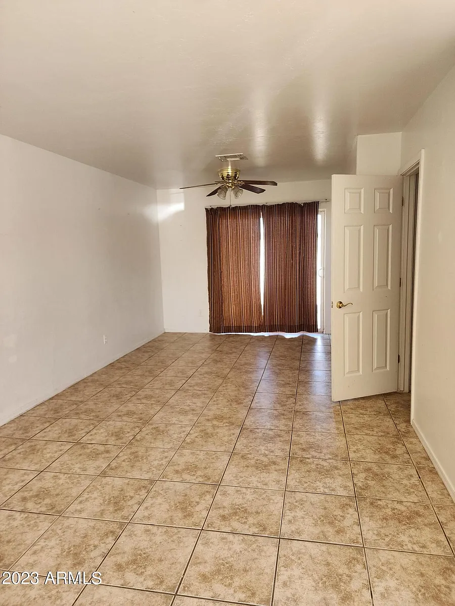 Building Photo - 232 W Elm Ave #B